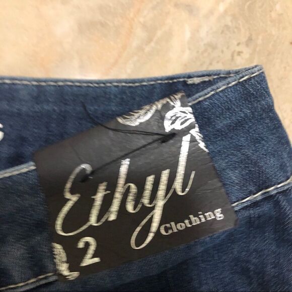 NWT Ethyl capris size 2 - Picture 5 of 7
